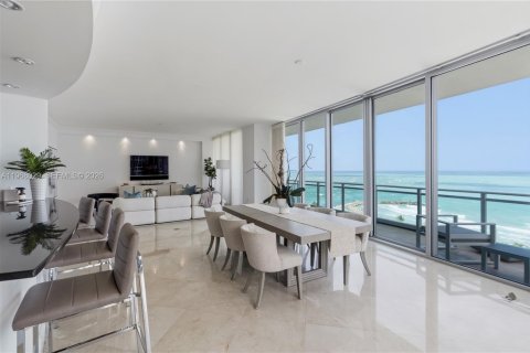 Condo in Bal Harbour, Florida, 2 bedrooms  № 2067576