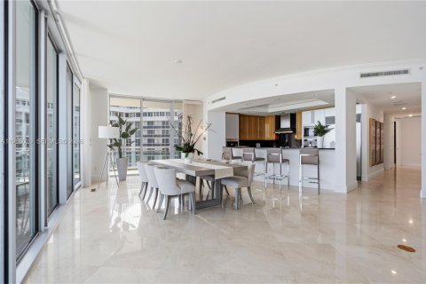 Condo in Bal Harbour, Florida, 2 bedrooms  № 2067576 - photo 4
