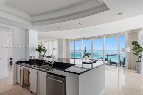 Condo in Bal Harbour, Florida, 2 bedrooms  № 2067576 - photo 14