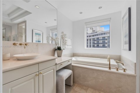 Condo in Bal Harbour, Florida, 2 bedrooms  № 2067576 - photo 20