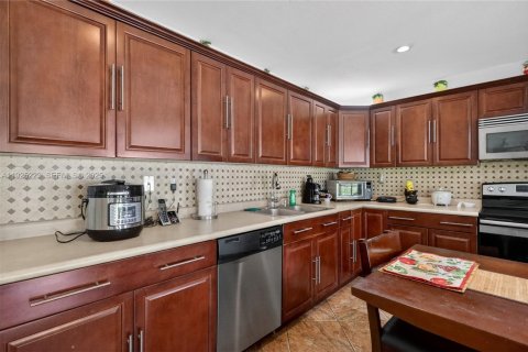 Villa ou maison à vendre à Miami, Floride: 5 chambres, 205.96 m2 № 1988042 - photo 22