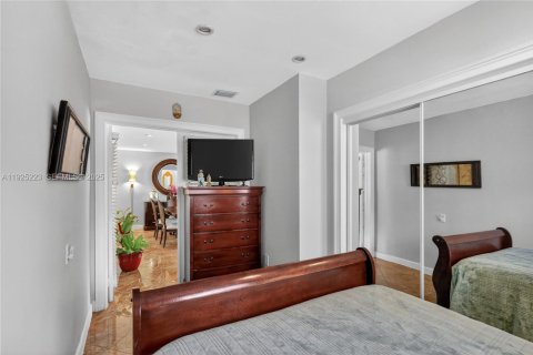 Villa ou maison à vendre à Miami, Floride: 5 chambres, 205.96 m2 № 1988042 - photo 14