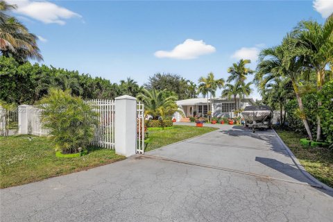 Villa ou maison à vendre à Miami, Floride: 5 chambres, 205.96 m2 № 1988042 - photo 4