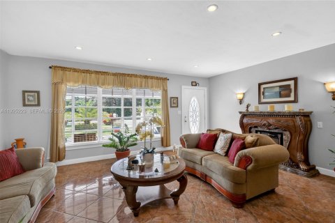 Villa ou maison à vendre à Miami, Floride: 5 chambres, 205.96 m2 № 1988042 - photo 10