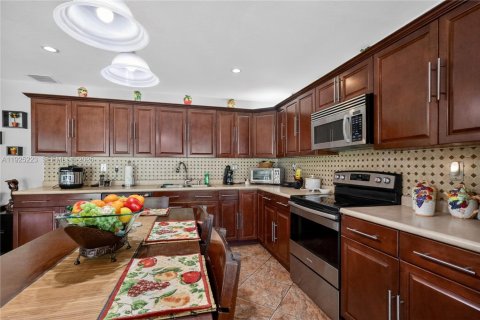 Villa ou maison à vendre à Miami, Floride: 5 chambres, 205.96 m2 № 1988042 - photo 24