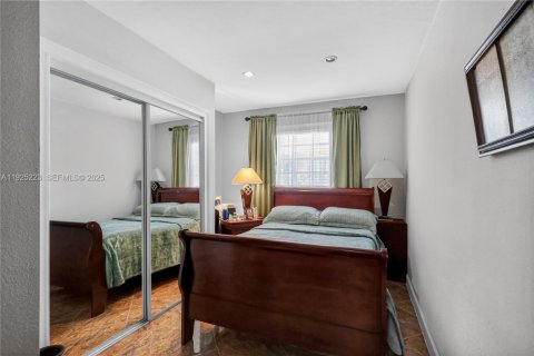 Villa ou maison à vendre à Miami, Floride: 5 chambres, 205.96 m2 № 1988042 - photo 13