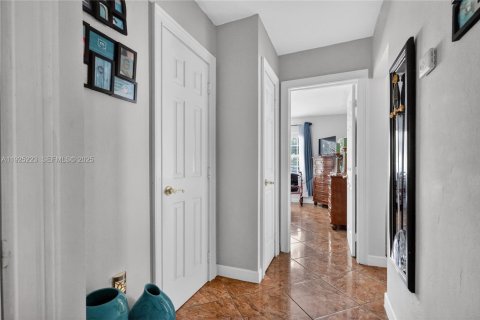 Villa ou maison à vendre à Miami, Floride: 5 chambres, 205.96 m2 № 1988042 - photo 28