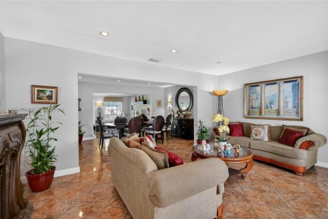 Villa ou maison à vendre à Miami, Floride: 5 chambres, 205.96 m2 № 1988042 - photo 8