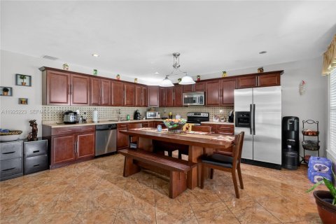 Villa ou maison à vendre à Miami, Floride: 5 chambres, 205.96 m2 № 1988042 - photo 21