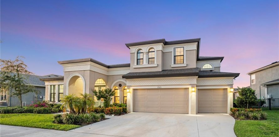 House in Apollo Beach, Florida 5 bedrooms, 337.98 sq.m. № 1908354