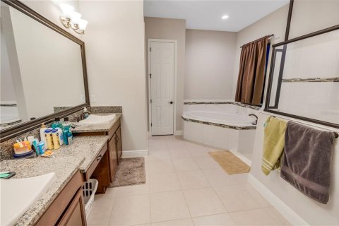 House in Apollo Beach, Florida 5 bedrooms, 337.98 sq.m. № 1908354 - photo 17