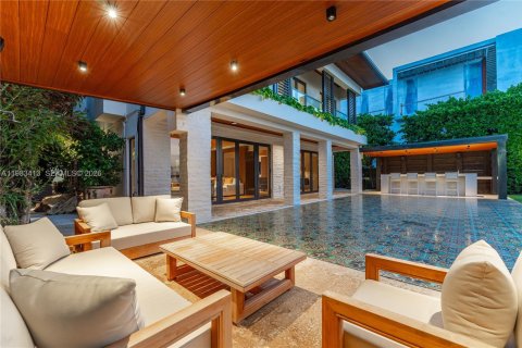 House in Miami, Florida 5 bedrooms, 525.73 sq.m. № 2045575 - photo 25