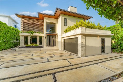 House in Miami, Florida 5 bedrooms, 525.73 sq.m. № 2045575 - photo 4