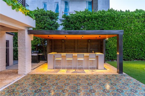 House in Miami, Florida 5 bedrooms, 525.73 sq.m. № 2045575 - photo 26