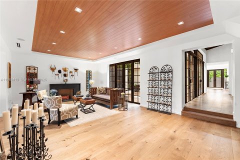 House in Miami, Florida 5 bedrooms, 525.73 sq.m. № 2045575 - photo 17
