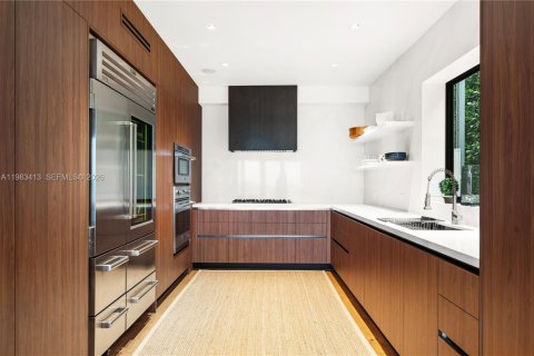 House in Miami, Florida 5 bedrooms, 525.73 sq.m. № 2045575 - photo 22