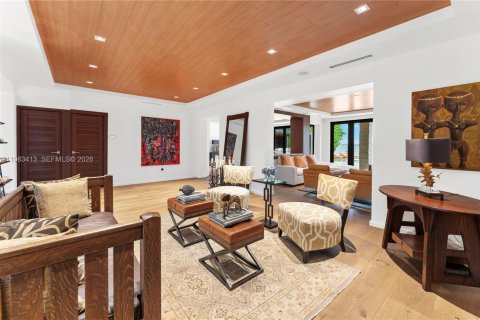 House in Miami, Florida 5 bedrooms, 525.73 sq.m. № 2045575 - photo 16