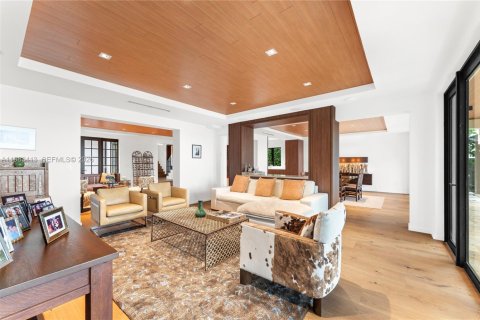 House in Miami, Florida 5 bedrooms, 525.73 sq.m. № 2045575 - photo 30