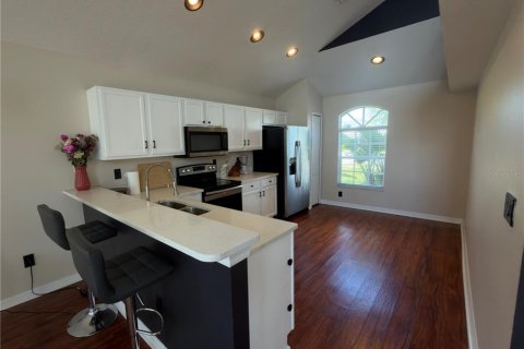 Villa ou maison à louer à Gibsonton, Floride: 3 chambres, 166.48 m2 № 2106559 - photo 5