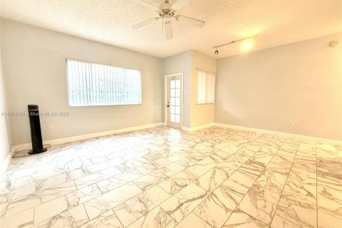 Condo in Fort Lauderdale, Florida, 1 bedroom № 1928256 - photo 9