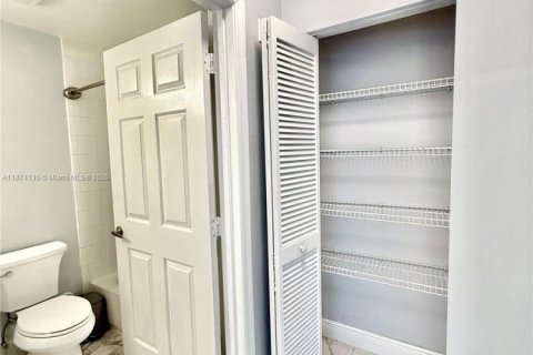 Condo in Fort Lauderdale, Florida, 1 bedroom № 1928256 - photo 17