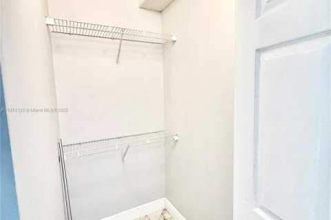 Condo in Fort Lauderdale, Florida, 1 bedroom № 1928256 - photo 18