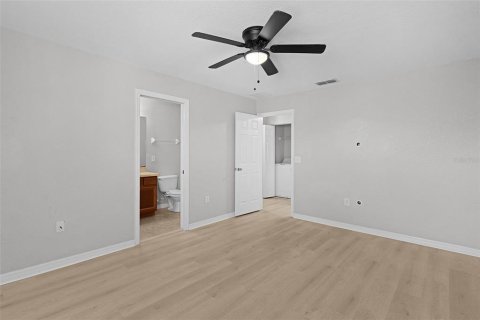 Villa ou maison à louer à Oxford, Floride: 4 chambres, 177.63 m2 № 2427124 - photo 5