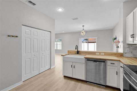 Villa ou maison à louer à Oxford, Floride: 4 chambres, 177.63 m2 № 2427124 - photo 26