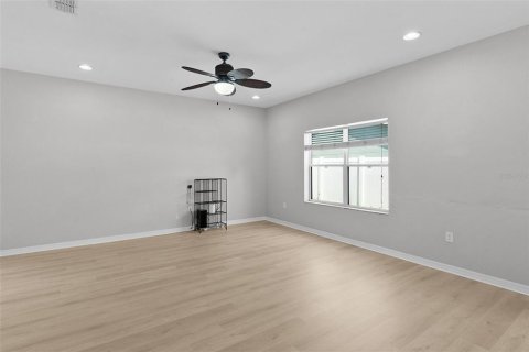 Villa ou maison à louer à Oxford, Floride: 4 chambres, 177.63 m2 № 2427124 - photo 18