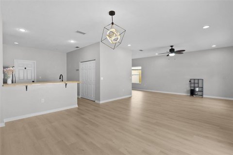 Villa ou maison à louer à Oxford, Floride: 4 chambres, 177.63 m2 № 2427124 - photo 20