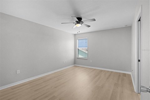 Villa ou maison à louer à Oxford, Floride: 4 chambres, 177.63 m2 № 2427124 - photo 4