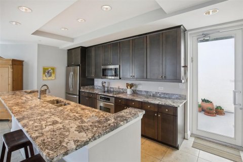 Touwnhouse à vendre à Tampa, Floride: 2 chambres, 162.58 m2 № 1339440 - photo 6
