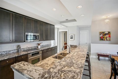 Touwnhouse à vendre à Tampa, Floride: 2 chambres, 162.58 m2 № 1339440 - photo 8
