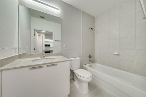 Copropriété à louer à Hollywood, Floride: 2 chambres, 110.46 m2 № 1939946 - photo 23