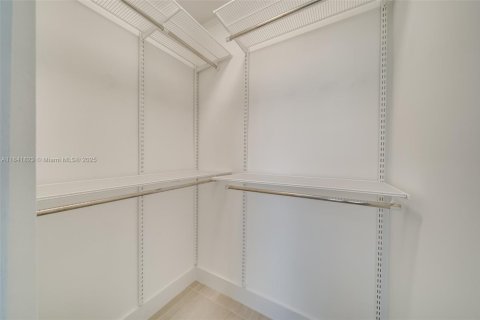 Copropriété à louer à Hollywood, Floride: 2 chambres, 110.46 m2 № 1939946 - photo 24