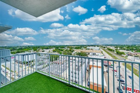 Copropriété à louer à Hollywood, Floride: 2 chambres, 110.46 m2 № 1939946 - photo 12