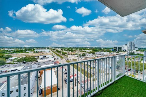 Copropriété à louer à Hollywood, Floride: 2 chambres, 110.46 m2 № 1939946 - photo 9