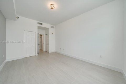 Copropriété à louer à Hollywood, Floride: 2 chambres, 110.46 m2 № 1939946 - photo 25