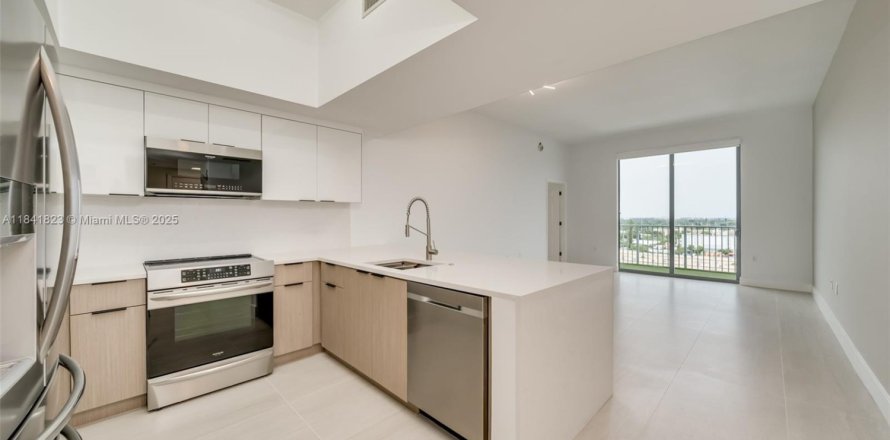 Condo à Hollywood, Floride, 2 chambres № 1939946