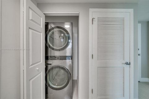 Copropriété à louer à Hollywood, Floride: 2 chambres, 110.46 m2 № 1939946 - photo 22