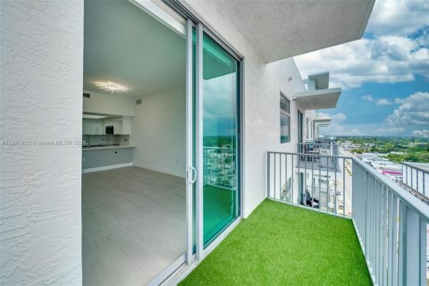 Copropriété à louer à Hollywood, Floride: 2 chambres, 110.46 m2 № 1939946 - photo 10