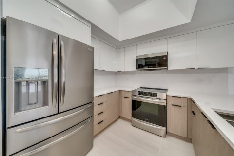 Copropriété à louer à Hollywood, Floride: 2 chambres, 110.46 m2 № 1939946 - photo 2