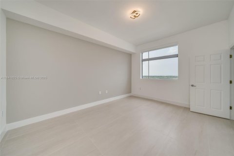 Copropriété à louer à Hollywood, Floride: 2 chambres, 110.46 m2 № 1939946 - photo 16