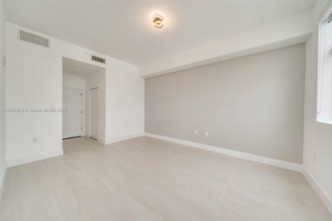 Copropriété à louer à Hollywood, Floride: 2 chambres, 110.46 m2 № 1939946 - photo 15