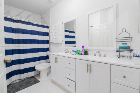 Touwnhouse à vendre à Tamarac, Floride: 3 chambres, 123.75 m2 № 2077084 - photo 6