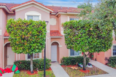 Touwnhouse à vendre à Tamarac, Floride: 3 chambres, 123.75 m2 № 2077084 - photo 2