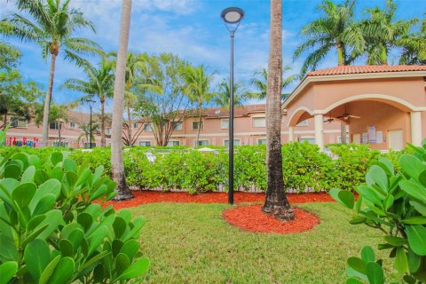 Touwnhouse à vendre à Tamarac, Floride: 3 chambres, 123.75 m2 № 2077084 - photo 13