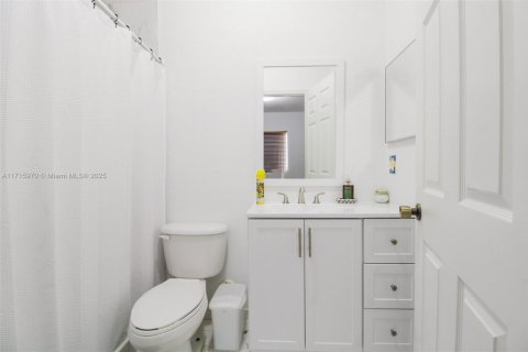 Touwnhouse à vendre à Tamarac, Floride: 3 chambres, 123.75 m2 № 2077084 - photo 23