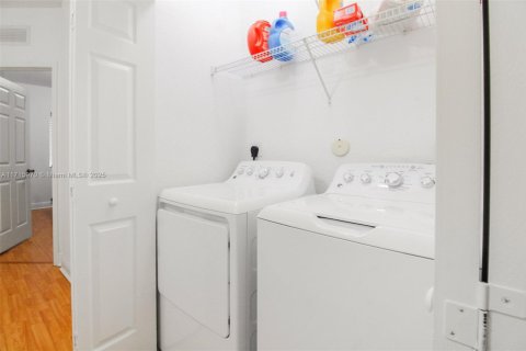 Touwnhouse à vendre à Tamarac, Floride: 3 chambres, 123.75 m2 № 2077084 - photo 9