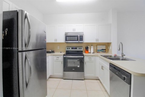 Touwnhouse à vendre à Tamarac, Floride: 3 chambres, 123.75 m2 № 2077084 - photo 4